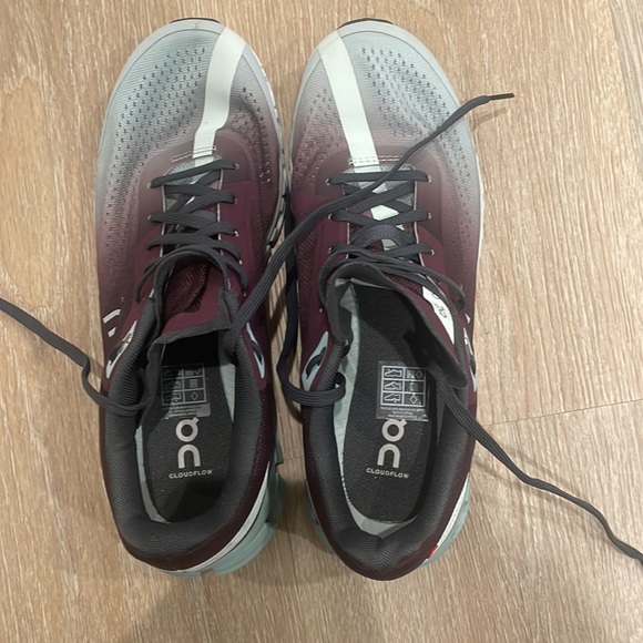 On Clouds size W8.5 like new - Picture 4 of 4